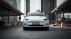 Tesla Model Y Long Range (Weiß), 2022  zur Miete in Abu Dhabi 0