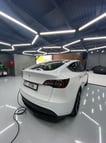 Tesla Model Y Long Range (Blanco), 2023 para alquiler en Dubai 1