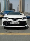 Toyota Camry (Blanc), 2020 à louer à Dubai 0