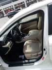 Toyota Camry (Blanco), 2020 para alquiler en Dubai 1