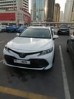 Toyota Camry (Bianca), 2020 in affitto a Dubai 2