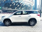 Toyota Fortuner (Weiß), 2022  zur Miete in Dubai 1
