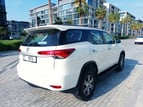 Toyota Fortuner (Blanc), 2022 à louer à Dubai 2