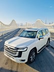 Toyota Land Cruiser VXR V6 (Белый), 2022 для аренды в Дубай 0