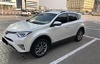 Toyota RAV4 (Белый), 2018 для аренды в Дубай 1