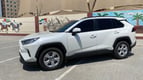 Toyota RAV4 (Белый), 2019 для аренды в Дубай 1