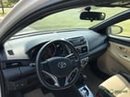 Toyota Yaris (Blanco), 2017 para alquiler en Dubai 1