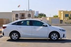 Toyota Yaris (Blanc), 2023 à louer à Dubai 1