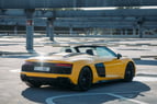 Audi R8 (Желтый), 2022 для аренды в Абу-Даби 1