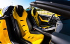 在迪拜 租 Lamborghini Evo Spyder (黄色), 2021 5