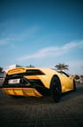 Lamborghini Evo Spyder (Amarillo), 2022 para alquiler en Dubai 1