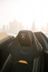 Lamborghini Evo Spyder (Amarillo), 2022 para alquiler en Dubai 3