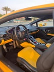 Lamborghini Huracan (Amarillo), 2019 para alquiler en Dubai 2