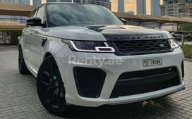 White Range Rover Sport SVR, 2020