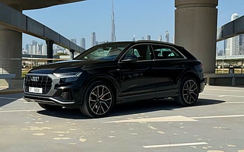 在迪拜 租 Audi Q8 (黑色), 2024