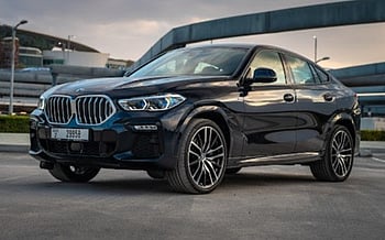 BMW X6 M-kit (Dunkelblau), 2022 zur Miete in Dubai