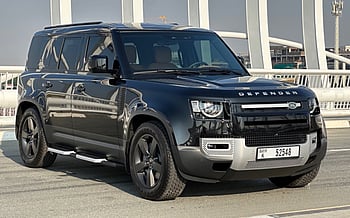 Range Rover Defender HSE V6 (Schwarz), 2023  zur Miete in Abu Dhabi