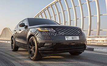 Range Rover Velar (Черный), 2020 для аренды в Дубай