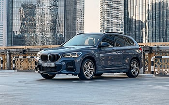 BMW X1 (Dunkelgrau), 2021  zur Miete in Abu Dhabi