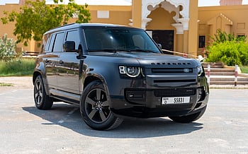 Range Rover Defender (Gris Foncé), 2022 à louer à Dubai