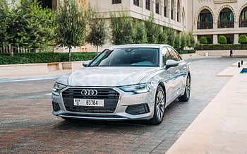 Audi A6 (Gris), 2022 para alquiler en Dubai