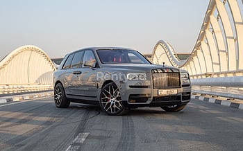 إيجار Rolls Royce Cullinan Black Badge Mansory (اللون الرمادي), 2022 في دبي