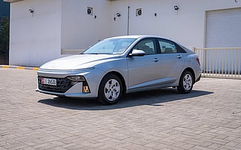 Hyundai Accent (Argent), 2024 à louer à Abu Dhabi