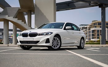 BMW 320i (Blanc), 2022 à louer à Abu Dhabi