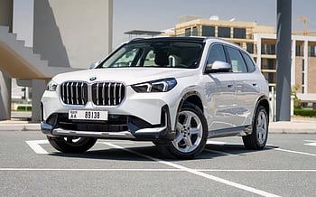 BMW X1 (Weiß), 2024  zur Miete in Abu Dhabi