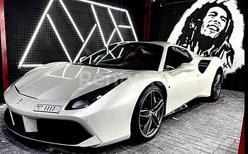 在哈伊马角租车 租 Ferrari 488 Spyder (白色), 2018