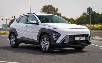 Hyundai Kona (Blanco), 2024 para alquiler en Dubai
