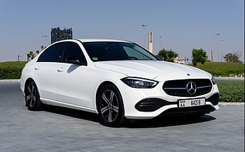 Mercedes C200 (Blanco), 2022 para alquiler en Abu-Dhabi