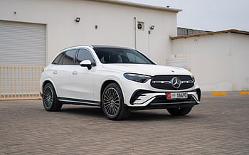 Mercedes GLC 200 SUV (Blanc), 2024 à louer à Dubai