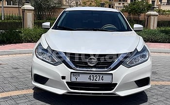 Nissan Altima (Blanc), 2018 à louer à Dubai