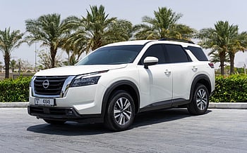 Nissan Pathfinder (Blanco), 2024 para alquiler en Abu-Dhabi