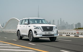 Nissan Patrol Platinum V6 (Blanc), 2023 à louer à Dubai