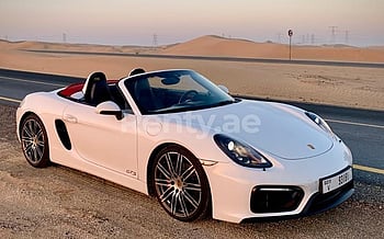 Porsche Boxster GTS (Blanc), 2017 à louer à Dubai