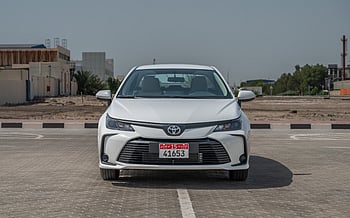 Toyota Corolla (Blanc), 2024 à louer à Sharjah
