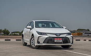 Toyota Corolla (Белый), 2024 для аренды в Абу-Даби