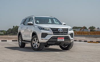 Toyota Fortuner (Bianca), 2024 in affitto a Ras Al Khaimah