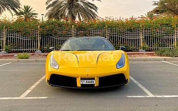Ferrari 488 Spyder (Amarillo), 2018 para alquiler en Dubai