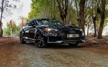 Negro Audi A5, 2020 para alquiler en Dubái