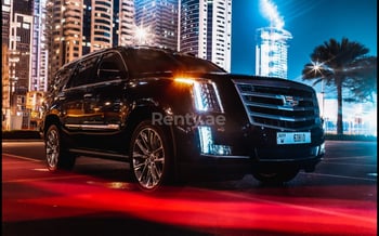 Noir Cadillac Escalade, 2020 à louer à Dubaï