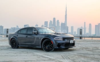 Negro Dodge Charger, 2018 para alquiler en Dubái