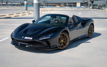 在迪拜 租 黑色 Ferrari F8 Tributo Spyder, 2023
