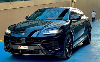 Negro Lamborghini Urus, 2021 en alquiler en Dubai