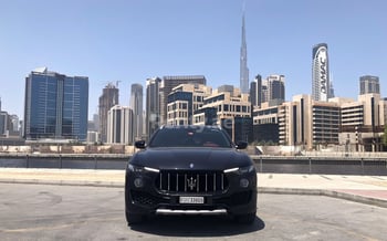 Schwarz Maserati Levante, 2019 für Miete in Dubai