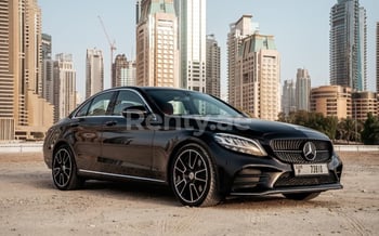 أسود Mercedes C300 Class, 2020 للإيجار في دبي