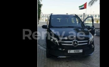 Noir Mercedes V 250, 2020 à louer à Dubaï