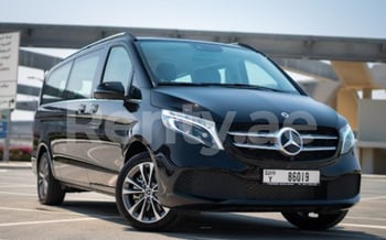 Negro Mercedes V250, 2023 para alquiler en Dubai